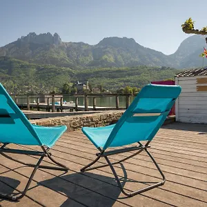 La Baie Des Voiles Pieds Dans L'eau, 12 Apts Du Au Duplex By Location Annecy, Lla Selections Duingt